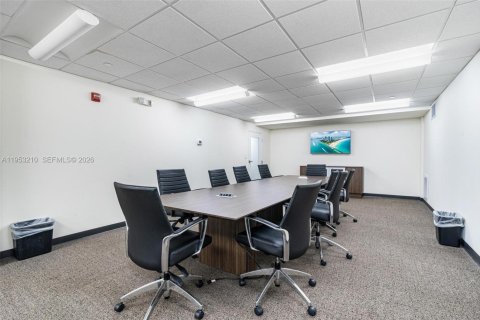 Immobilier commercial à vendre à Fort Lauderdale, Floride № 2008116 - photo 30