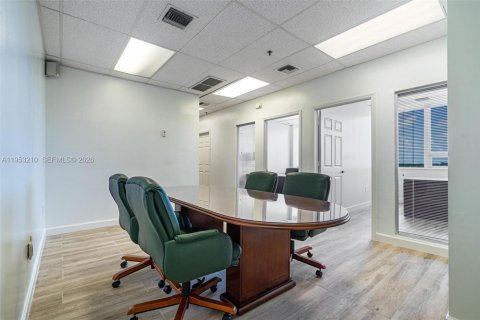 Immobilier commercial à vendre à Fort Lauderdale, Floride № 2008116 - photo 13