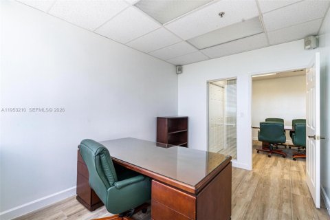 Immobilier commercial à vendre à Fort Lauderdale, Floride № 2008116 - photo 15