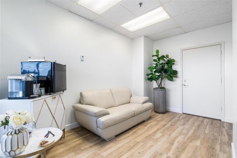 Immobilier commercial à vendre à Fort Lauderdale, Floride № 2008116 - photo 19