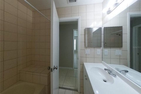 Casa en alquiler en Kissimmee, Florida, 3 dormitorios, 142.88 m2 № 1907168 - foto 13