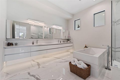 House in Orlando, Florida 6 bedrooms, 617.15 sq.m. № 2229948 - photo 8