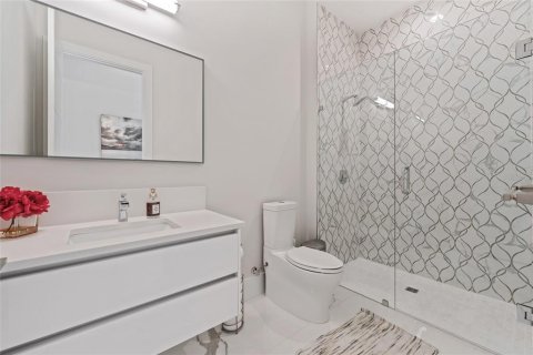 House in Orlando, Florida 6 bedrooms, 617.15 sq.m. № 2229948 - photo 17