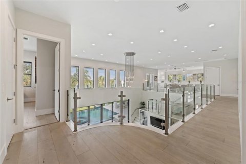 House in Orlando, Florida 6 bedrooms, 617.15 sq.m. № 2229948 - photo 21