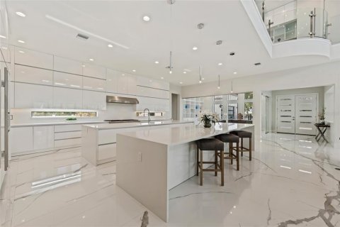 House in Orlando, Florida 6 bedrooms, 617.15 sq.m. № 2229948 - photo 5