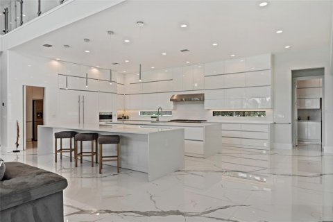 House in Orlando, Florida 6 bedrooms, 617.15 sq.m. № 2229948 - photo 4