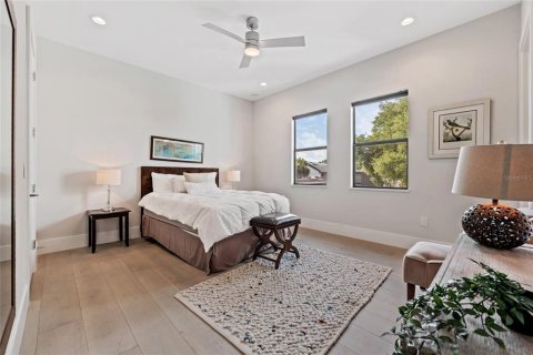 House in Orlando, Florida 6 bedrooms, 617.15 sq.m. № 2229948 - photo 25