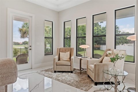 House in Orlando, Florida 6 bedrooms, 617.15 sq.m. № 2229948 - photo 7