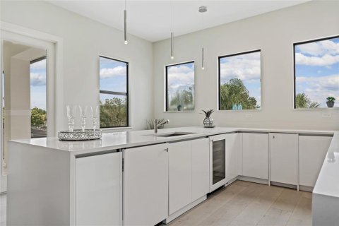House in Orlando, Florida 6 bedrooms, 617.15 sq.m. № 2229948 - photo 19