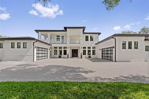 House in Orlando, Florida 6 bedrooms, 617.15 sq.m. № 2229948