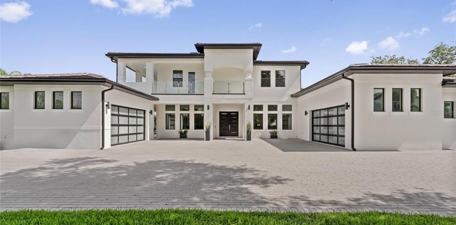 House in Orlando, Florida 6 bedrooms, 617.15 sq.m. № 2229948