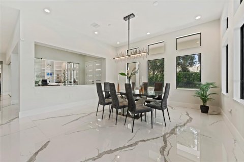 House in Orlando, Florida 6 bedrooms, 617.15 sq.m. № 2229948 - photo 16