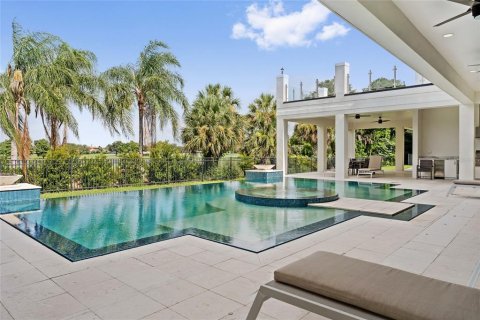 House in Orlando, Florida 6 bedrooms, 617.15 sq.m. № 2229948 - photo 2