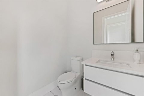 House in Orlando, Florida 6 bedrooms, 617.15 sq.m. № 2229948 - photo 20