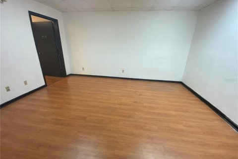 Propiedad comercial en alquiler en Gainesville, Florida, 148.64 m2 № 1288309 - foto 11