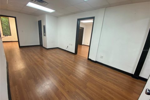 Propiedad comercial en alquiler en Gainesville, Florida, 148.64 m2 № 1288309 - foto 2