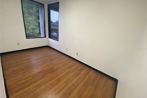 Propiedad comercial en alquiler en Gainesville, Florida, 148.64 m2 № 1288309 - foto 6