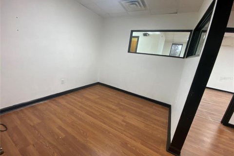 Propiedad comercial en alquiler en Gainesville, Florida, 148.64 m2 № 1288309 - foto 9