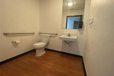 Propiedad comercial en alquiler en Gainesville, Florida, 148.64 m2 № 1288309 - foto 8