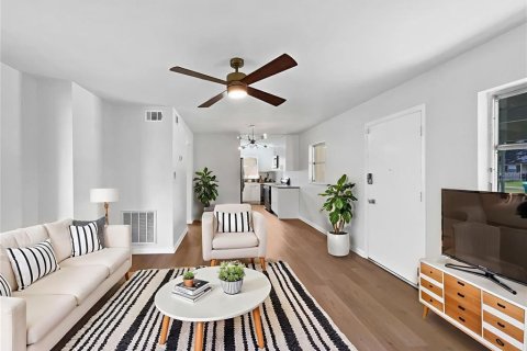 Casa en venta en Longwood, Florida, 3 dormitorios, 85.47 m2 № 1904720 - foto 2