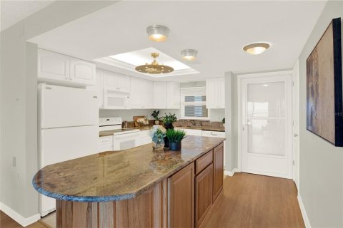 Condo in Dunedin, Florida, 2 bedrooms  № 1643333 - photo 15