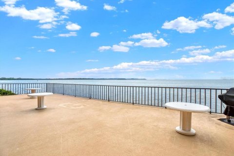 Condo in Dunedin, Florida, 2 bedrooms  № 1643333 - photo 9