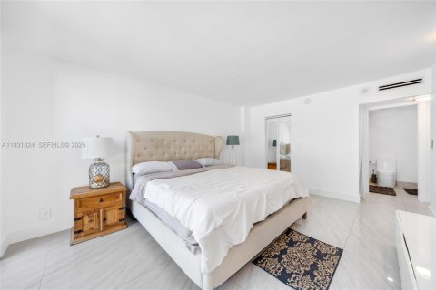 Condominio en venta en Miami Beach, Florida, 2 dormitorios, 104.24 m2 № 2034950 - foto 21