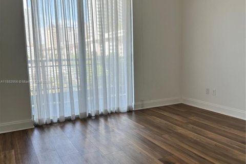 Apartamento en alquiler en Miami, Florida, 59.36 m2 № 1978163 - foto 2
