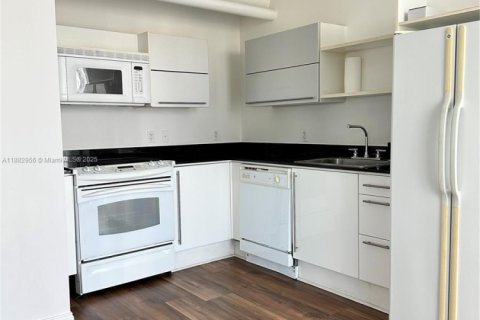 Apartamento en alquiler en Miami, Florida, 59.36 m2 № 1978163 - foto 7
