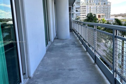 Apartamento en alquiler en Miami, Florida, 59.36 m2 № 1978163 - foto 5