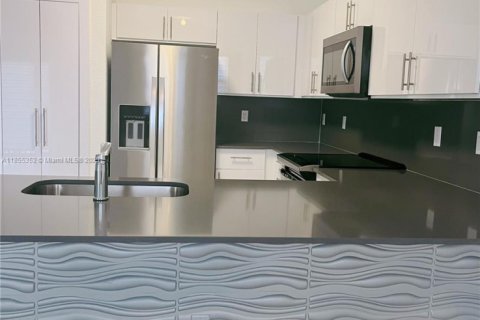 Townhouse in Miami, Florida 3 bedrooms, 138.05 sq.m. № 1888888 - photo 4