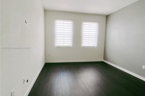 Townhouse in Miami, Florida 3 bedrooms, 138.05 sq.m. № 1888888 - photo 9
