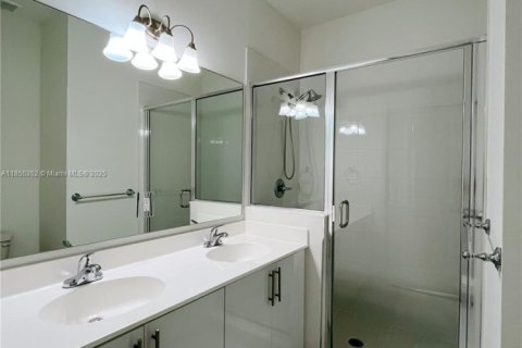 Townhouse in Miami, Florida 3 bedrooms, 138.05 sq.m. № 1888888 - photo 13