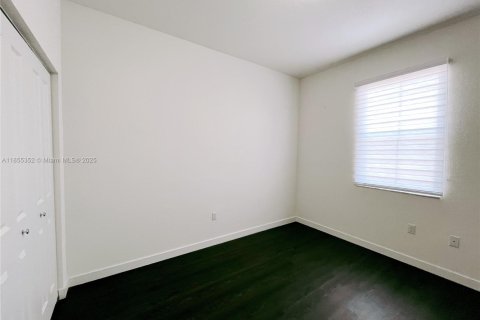 Townhouse in Miami, Florida 3 bedrooms, 138.05 sq.m. № 1888888 - photo 7