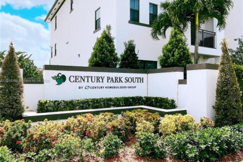 Townhouse in Miami, Florida 3 bedrooms, 138.05 sq.m. № 1888888 - photo 1
