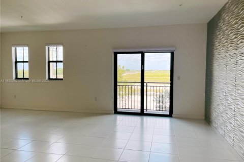 Townhouse in Miami, Florida 3 bedrooms, 138.05 sq.m. № 1888888 - photo 17