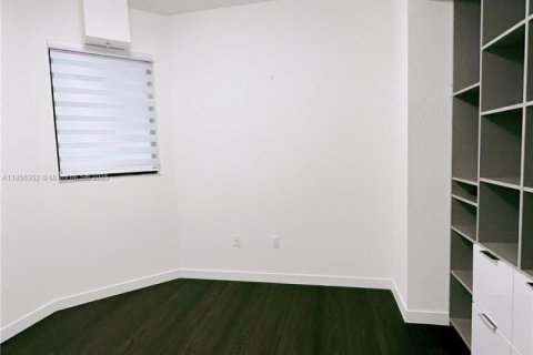 Townhouse in Miami, Florida 3 bedrooms, 138.05 sq.m. № 1888888 - photo 10
