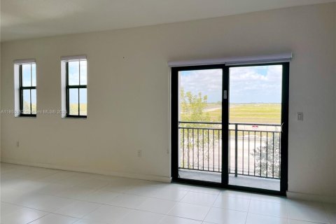 Townhouse in Miami, Florida 3 bedrooms, 138.05 sq.m. № 1888888 - photo 19