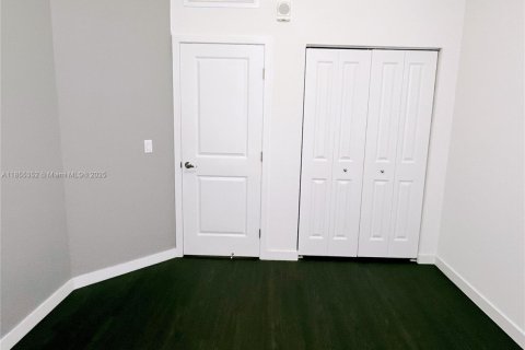 Townhouse in Miami, Florida 3 bedrooms, 138.05 sq.m. № 1888888 - photo 6