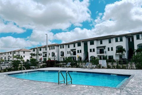 Townhouse in Miami, Florida 3 bedrooms, 138.05 sq.m. № 1888888 - photo 23