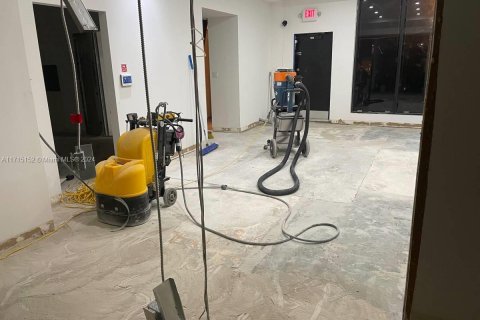 Propiedad comercial en venta en Miami-Dade, Florida № 2085958 - foto 4