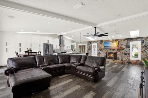 Casa en venta en Weeki Wachee, Florida, 4 dormitorios, 281.87 m2 № 2226132 - foto 23