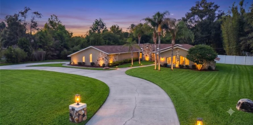 Casa en Weeki Wachee, Florida 4 dormitorios, 281.87 m2 № 2226132