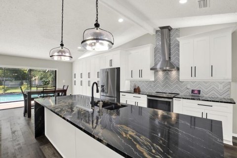 Casa en venta en Weeki Wachee, Florida, 4 dormitorios, 281.87 m2 № 2226132 - foto 15