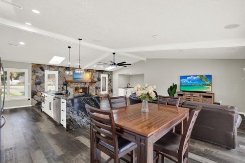 Casa en venta en Weeki Wachee, Florida, 4 dormitorios, 281.87 m2 № 2226132 - foto 13