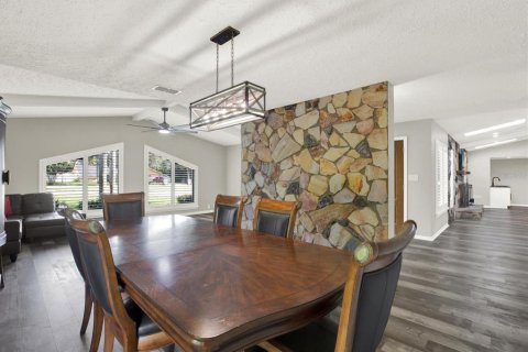 Casa en venta en Weeki Wachee, Florida, 4 dormitorios, 281.87 m2 № 2226132 - foto 11