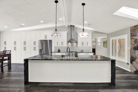 Casa en venta en Weeki Wachee, Florida, 4 dormitorios, 281.87 m2 № 2226132 - foto 16