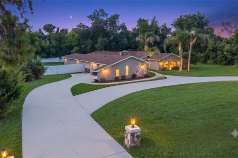 Casa en venta en Weeki Wachee, Florida, 4 dormitorios, 281.87 m2 № 2226132 - foto 2