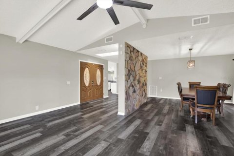 Casa en venta en Weeki Wachee, Florida, 4 dormitorios, 281.87 m2 № 2226132 - foto 12