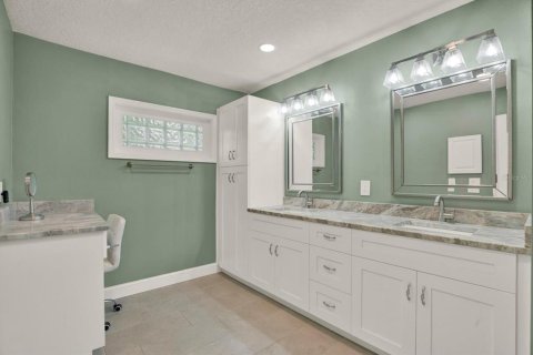 Casa en venta en Weeki Wachee, Florida, 4 dormitorios, 281.87 m2 № 2226132 - foto 30